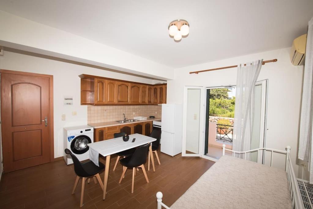 Anna Maria Apartment Lefkada City Bagian luar foto